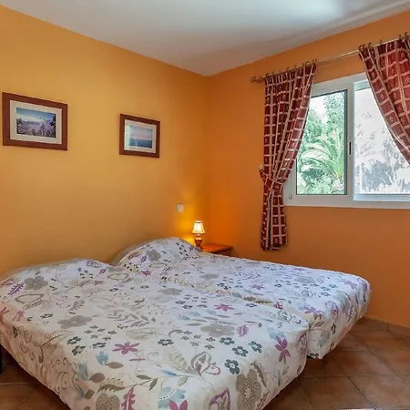 Near The Beach, Big Terrace With Nice Sea Views, Wifi And Parking. *