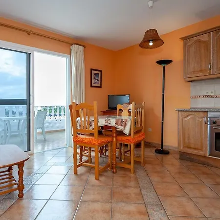Near The Beach, Big Terrace With Nice Sea Views, Wifi And Parking. Lejlighed *