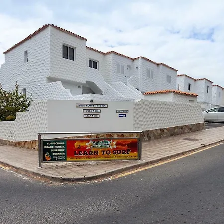 Apartment Near The Beach, Big Terrace With Nice Sea Views, Wifi And Parking.